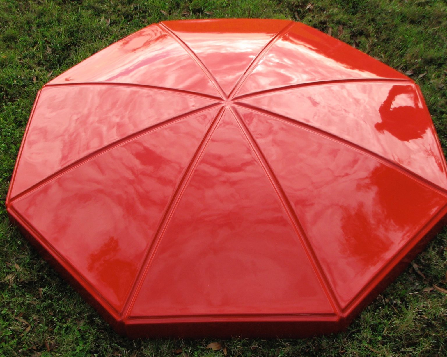 6′ Octagonal Umbrella With Valance in International Red STM Industries